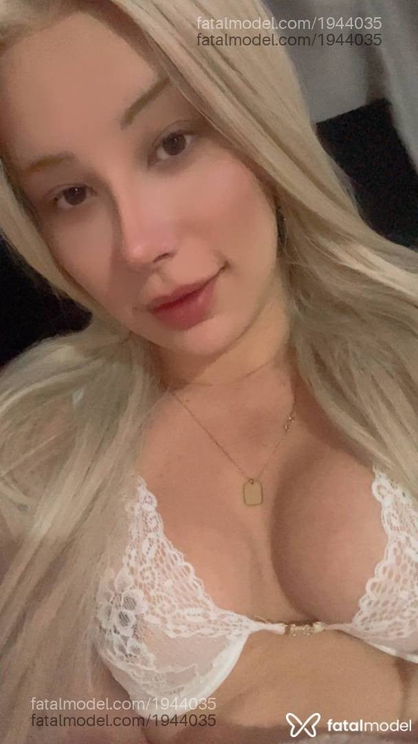 Acompanhante mulher trans loira (o) de olhos castanhos - Letícia Capucci