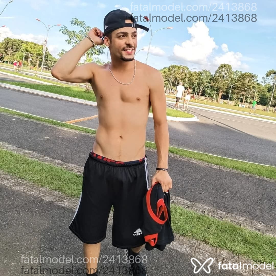 Acompanhante homem com cabelo castanho de olhos castanhos em Porto Alegre Acompanhante homem com cabelo castanho de olhos castanhos em Porto Alegre - Clayton Nnistache