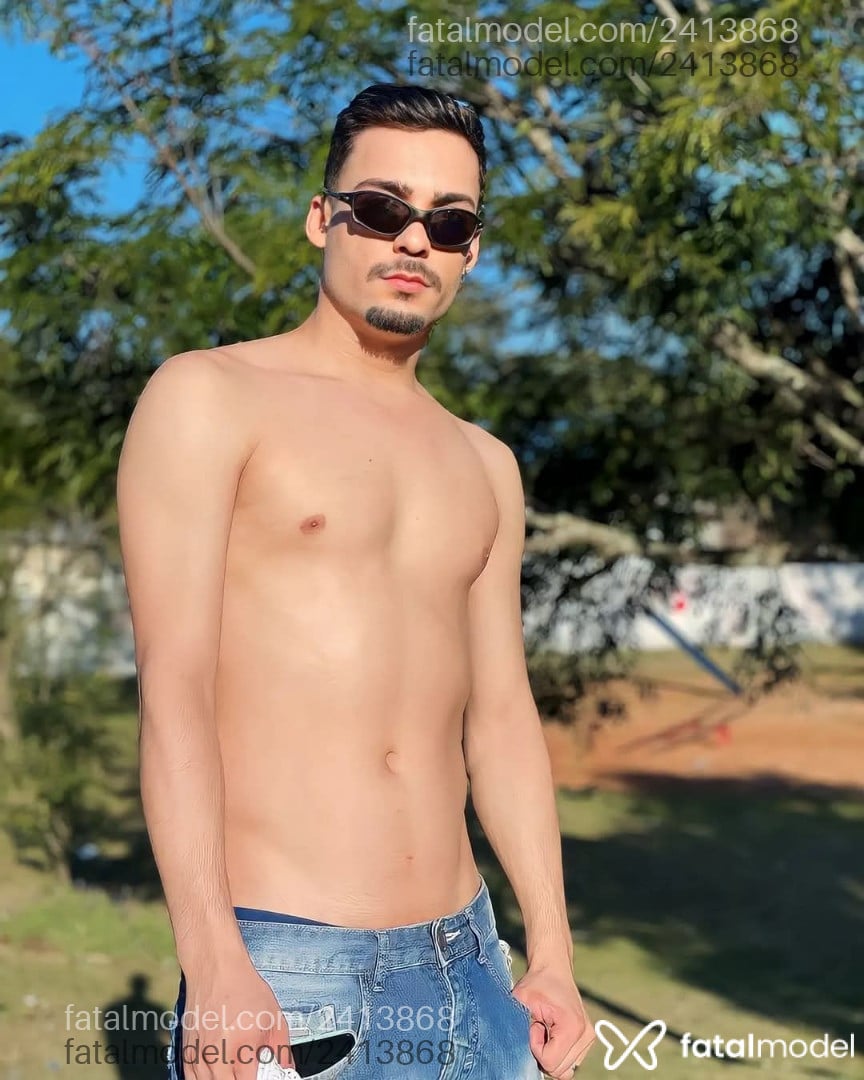 Acompanhante homem com cabelo castanho de olhos castanhos em Porto Alegre Acompanhante homem com cabelo castanho de olhos castanhos em Porto Alegre - Clayton Nnistache
