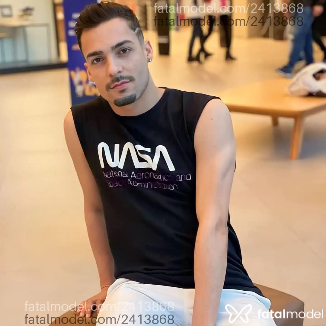 Acompanhante homem com cabelo castanho de olhos castanhos em Porto Alegre Acompanhante homem com cabelo castanho de olhos castanhos em Porto Alegre - Clayton Nnistache