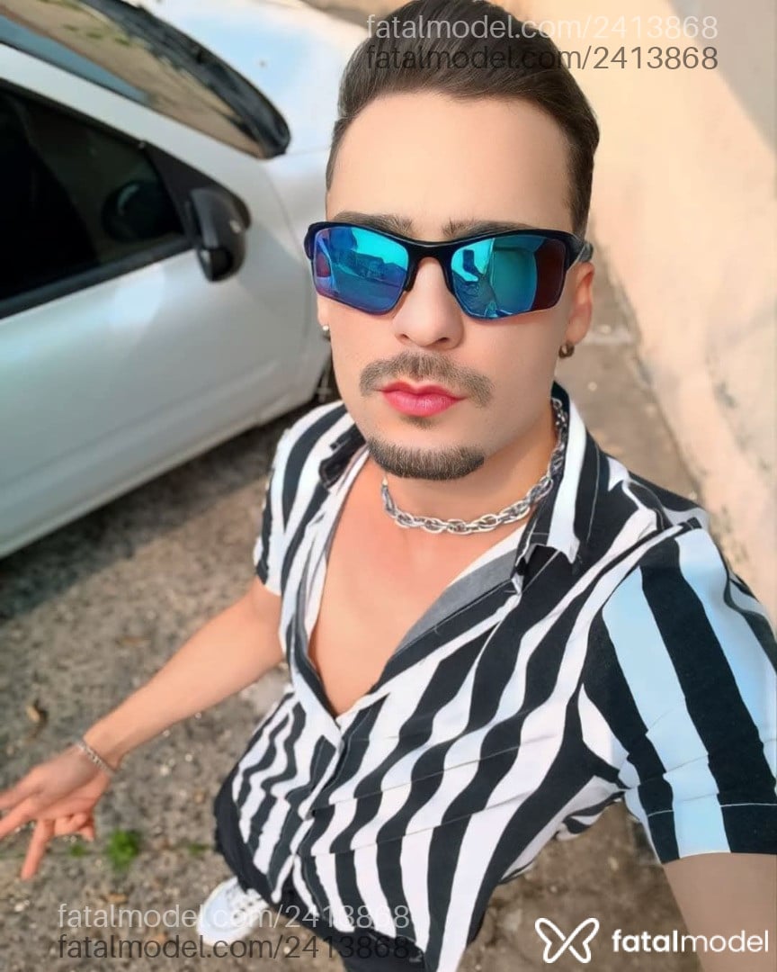 Acompanhante homem com cabelo castanho de olhos castanhos em Porto Alegre Acompanhante homem com cabelo castanho de olhos castanhos em Porto Alegre - Clayton Nnistache