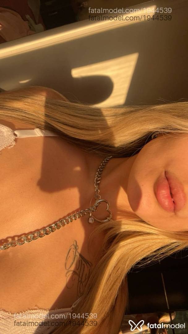 Acompanhante mulher loira (o) de olhos castanhos em Campo Mourão - Victoria Oliveira