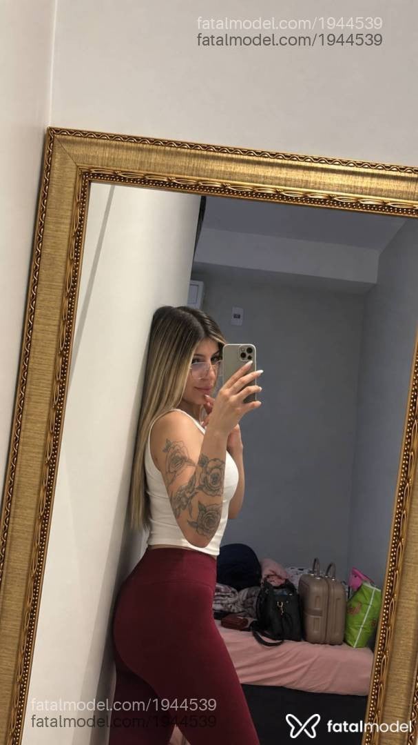 Acompanhante mulher loira (o) de olhos castanhos - Victoria Oliveira