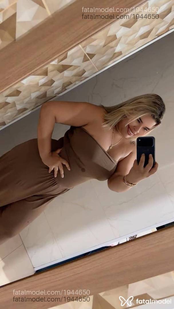 Acompanhante mulher com cabelo castanho de olhos castanhos - Daniella