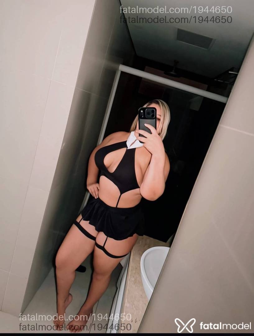Acompanhante mulher com cabelo castanho de olhos castanhos - Daniella