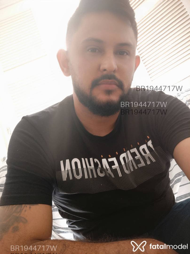 Acompanhante não-binário morena (o) de olhos castanhos em Teresina - Wesley