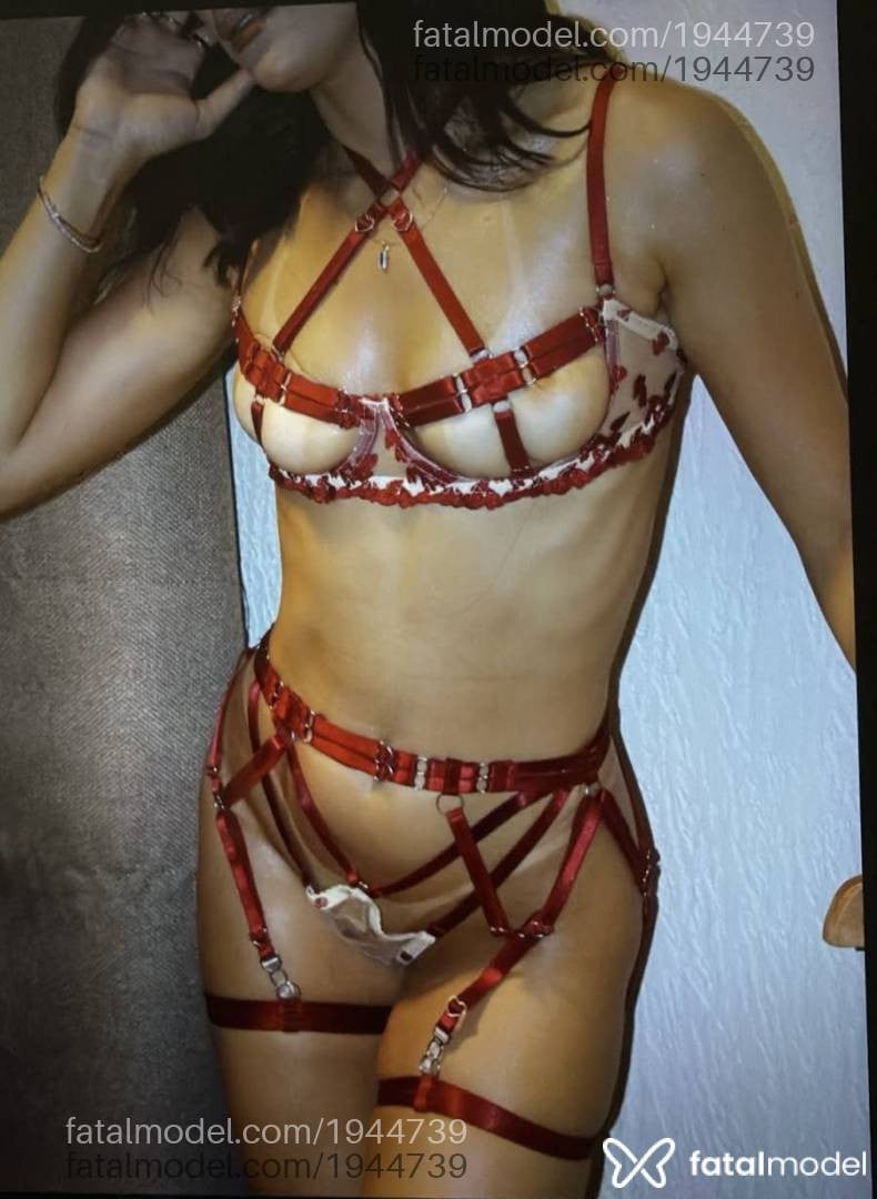 Acompanhante mulher com cabelo castanho de olhos castanhos - Alícia
