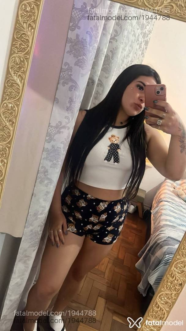 Acompanhante mulher com cabelo castanho de olhos castanhos - Mirella