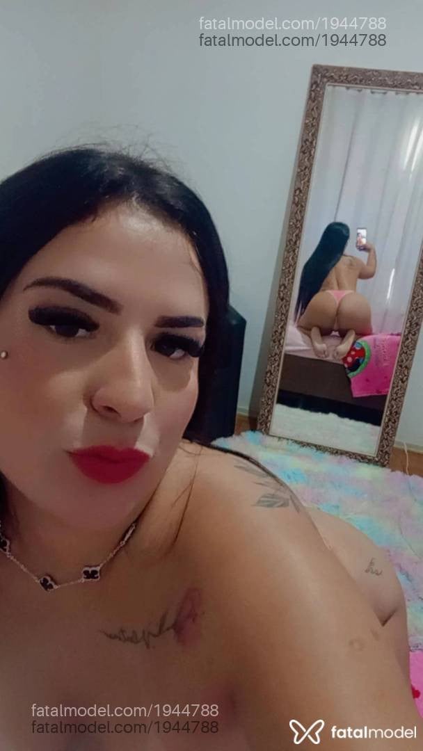 Acompanhante mulher com cabelo castanho de olhos castanhos - Mirella