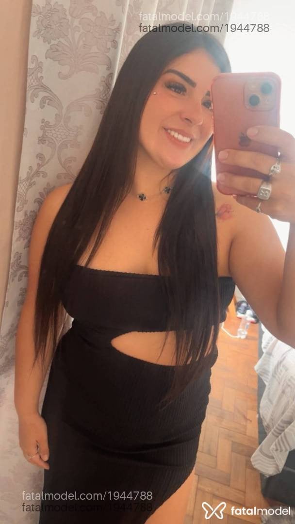 Acompanhante mulher com cabelo castanho de olhos castanhos - Mirella