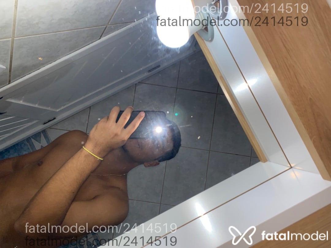 Acompanhante homem morena (o) de olhos castanhos em Florianópolis - Souza