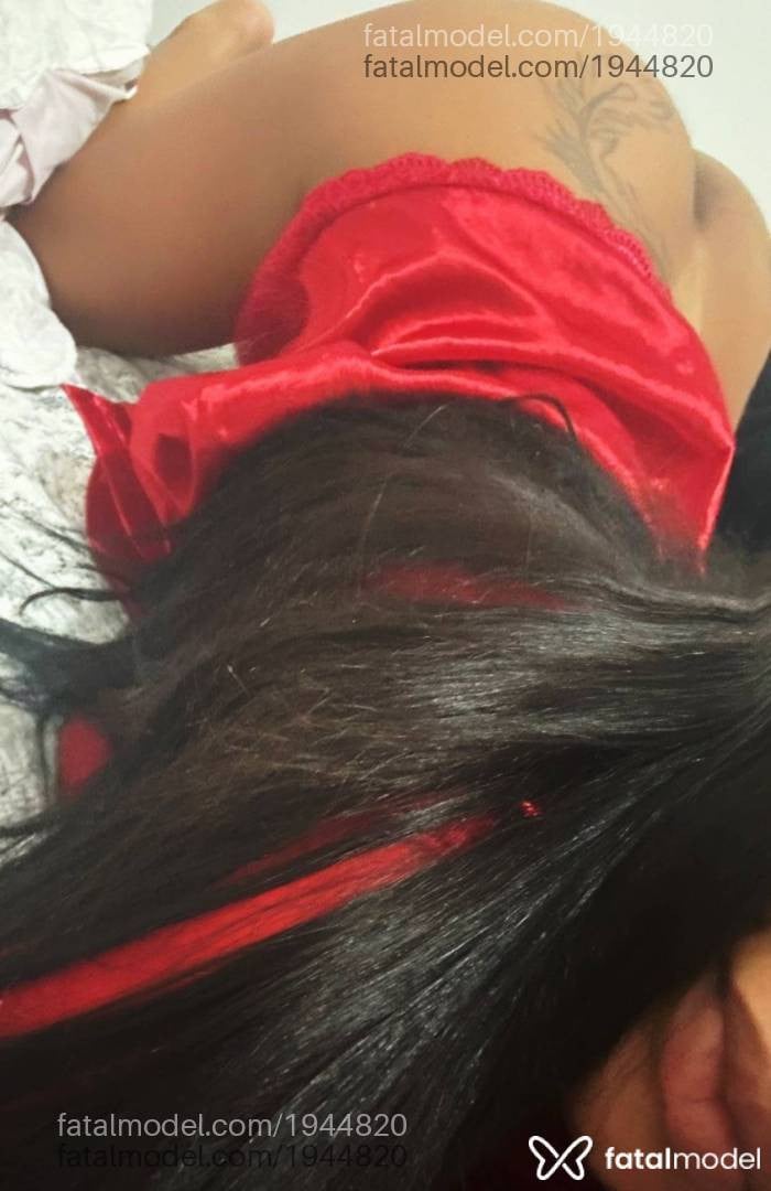 Acompanhante mulher morena (o) de olhos pretos - Naty Mello