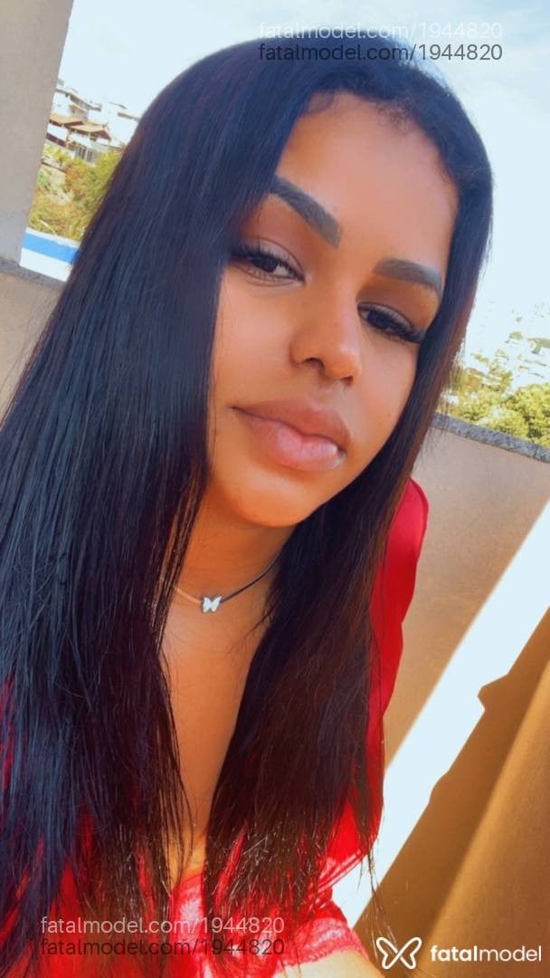 Acompanhante mulher morena (o) de olhos pretos - Naty Mello