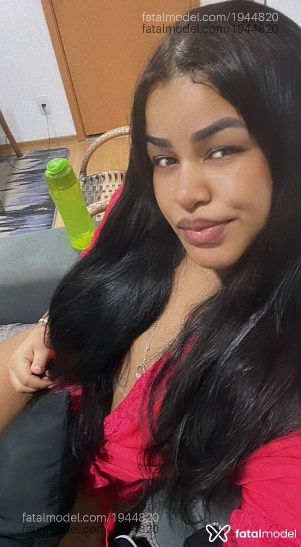 Acompanhante mulher morena (o) de olhos pretos - Naty Mello