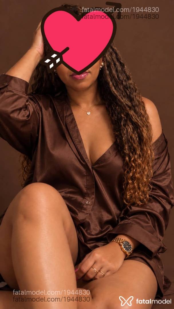Acompanhante mulher morena (o) de olhos castanhos - Pérola Negra