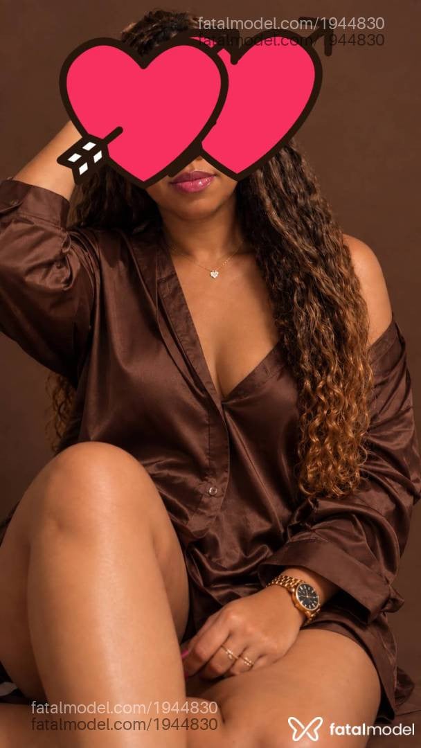 Acompanhante mulher morena (o) de olhos castanhos - Pérola Negra