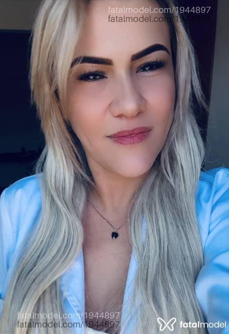 Acompanhante mulher loira (o) de olhos mel em Araxá - Izza Prado
