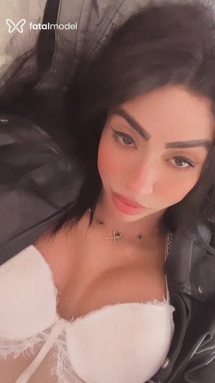Acompanhante mulher trans morena (o) de olhos azuis - Aylinha