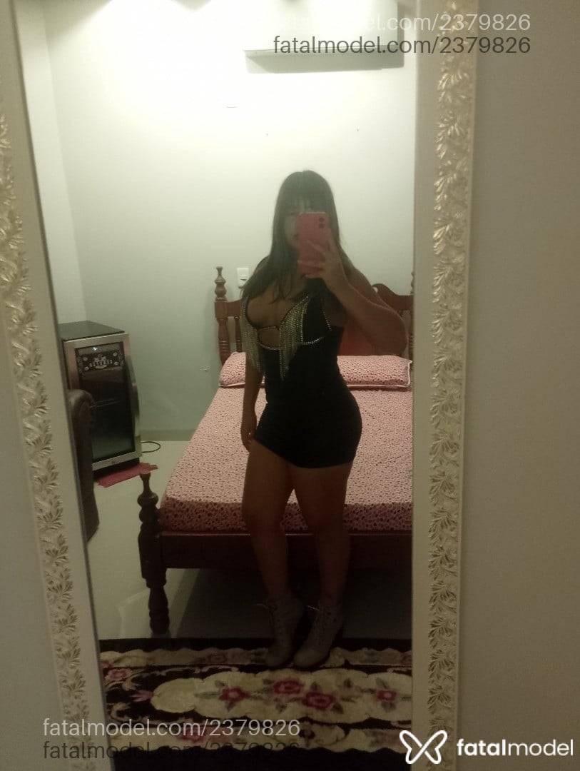 Acompanhante mulher loira (o) de olhos castanhos - Dandara Leroy
