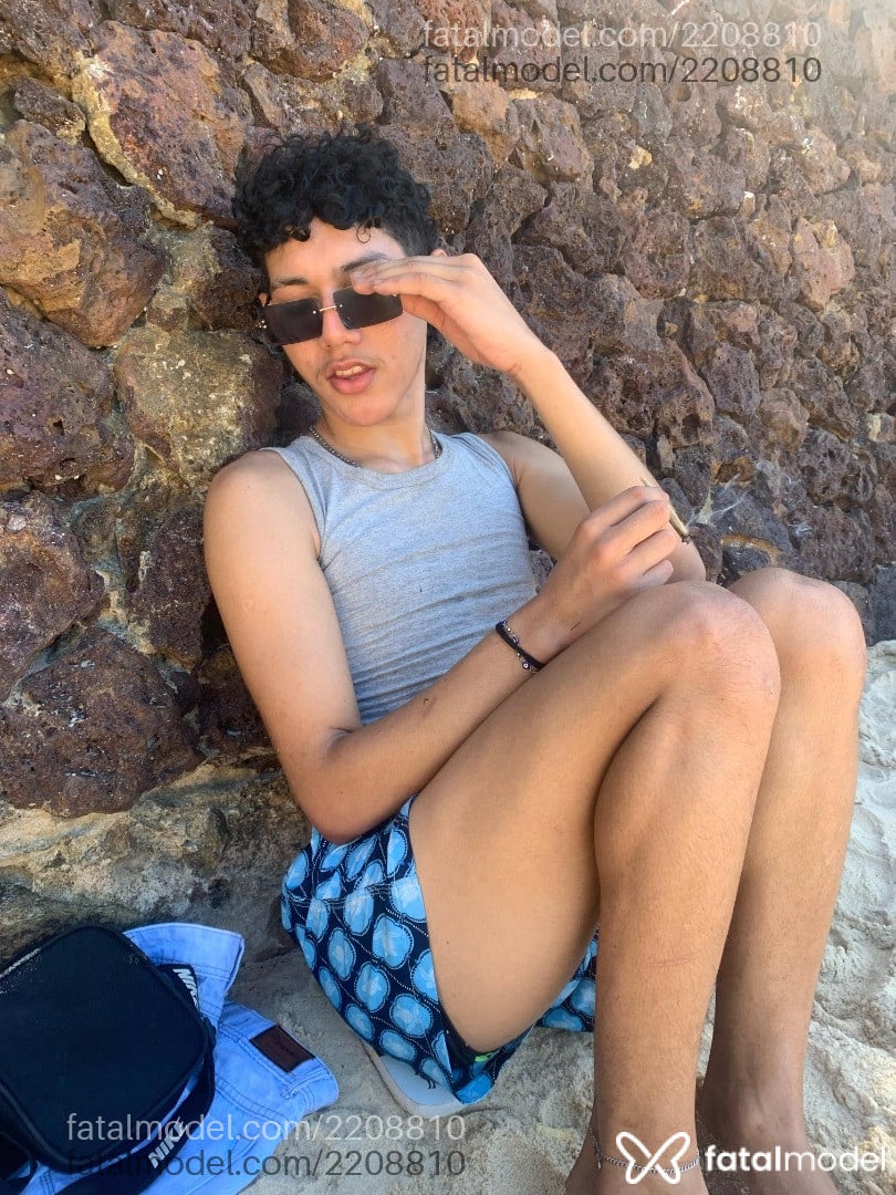 Acompanhante homem morena (o) de olhos castanhos em Virtual - Novinhok
