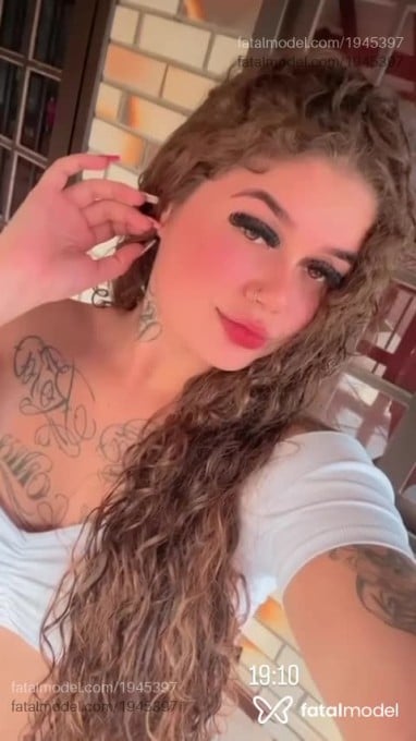 Acompanhante mulher loira (o) de olhos castanhos em Caxias do Sul - Maya