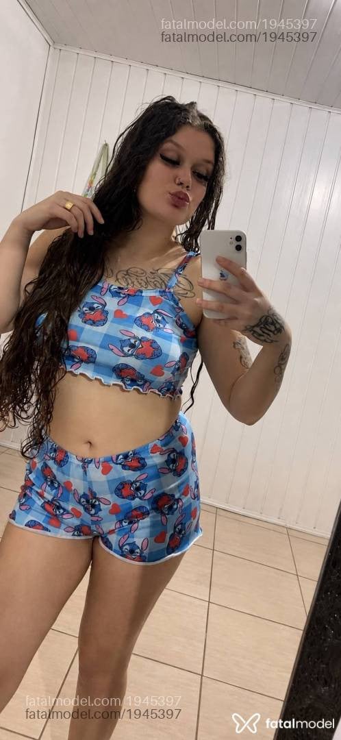 Acompanhante mulher loira (o) de olhos castanhos - Maya