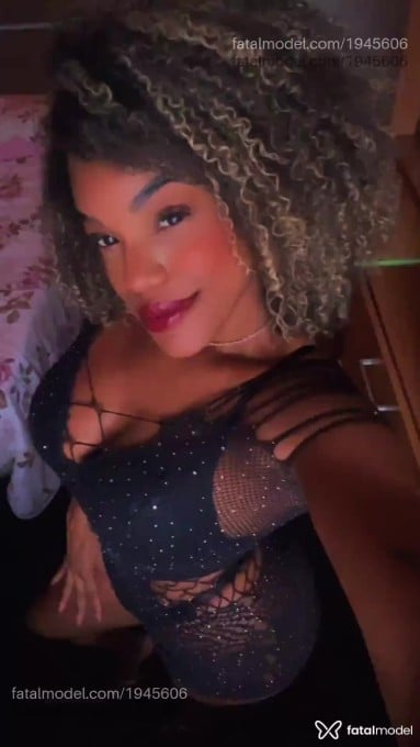 Acompanhante mulher loira (o) de olhos castanhos - Kelly Mayane