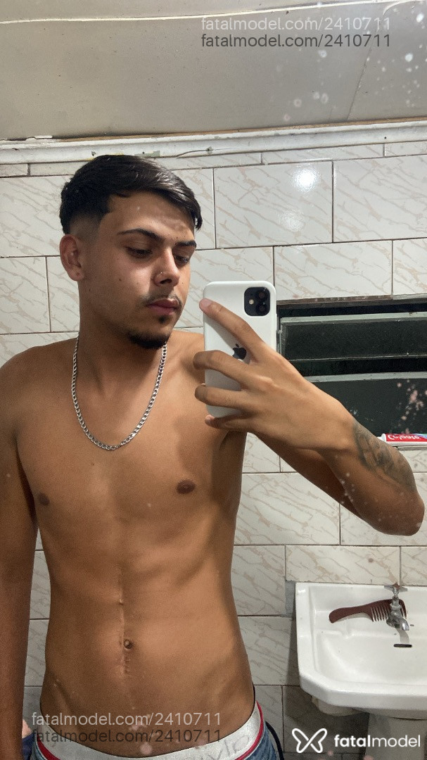 Acompanhante homem morena (o) de olhos castanhos em Curitiba - Pretinho