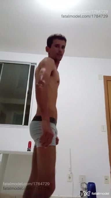 Acompanhante homem morena (o) de olhos pretos - Robert Veloso