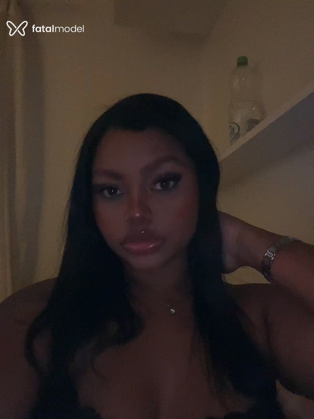 Acompanhante mulher morena (o) de olhos mel - Yara Bianca Acompanhante mulher morena (o) de olhos mel - Yara Bianca