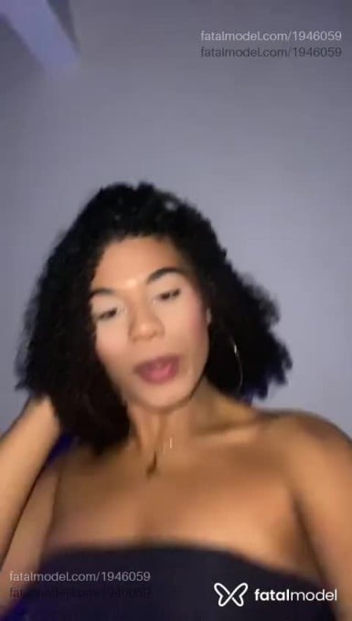 Acompanhante mulher trans com cabelo castanho de olhos castanhos em Angra dos Reis - Yasmim Aguiar