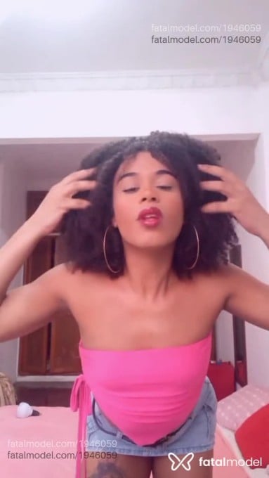 Acompanhante mulher trans com cabelo castanho de olhos castanhos em Angra dos Reis - Yasmim Aguiar