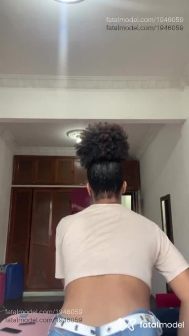 Acompanhante mulher trans com cabelo castanho de olhos castanhos em Angra dos Reis - Yasmim Aguiar