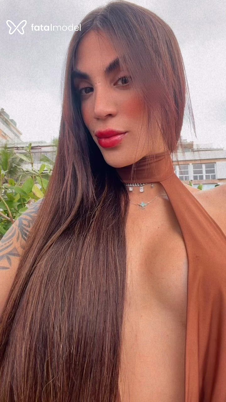 Acompanhante mulher trans com cabelo castanho de olhos castanhos - Gabrielly Rocha