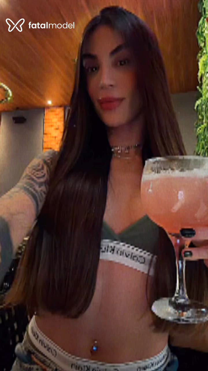 Acompanhante mulher trans com cabelo castanho de olhos castanhos - Gabrielly Rocha