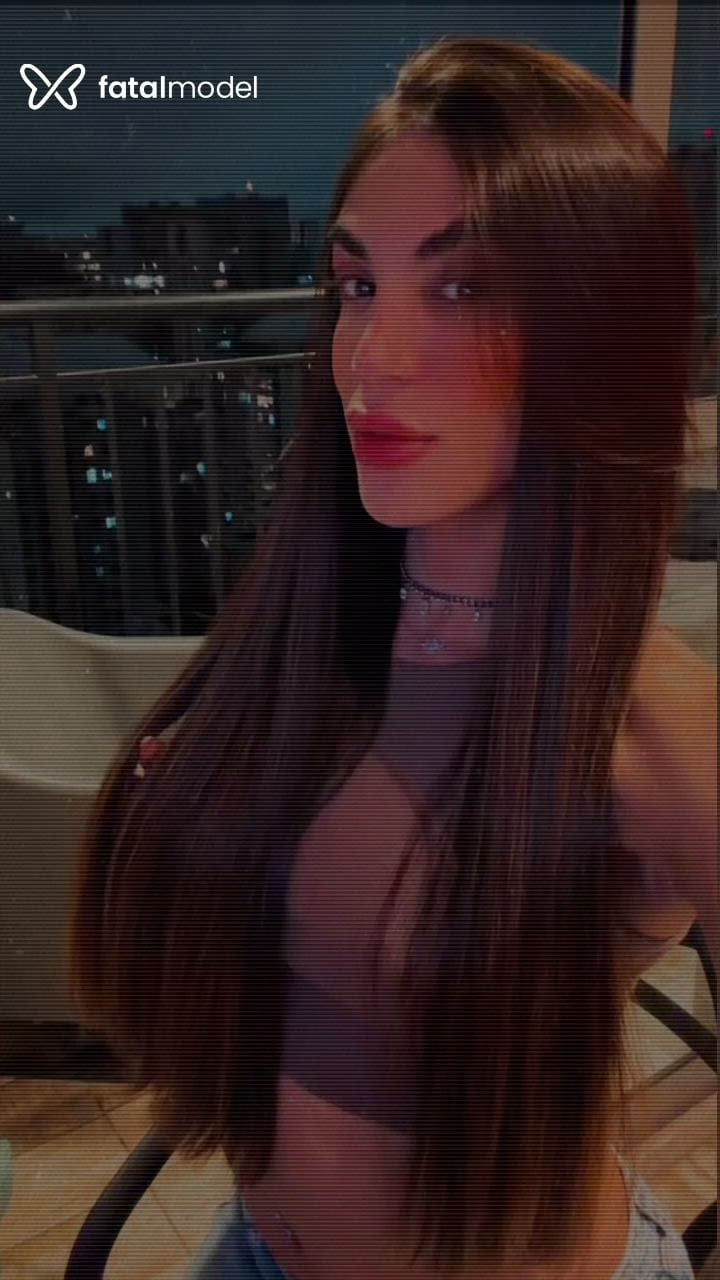 Acompanhante mulher trans com cabelo castanho de olhos castanhos - Gabrielly Rocha