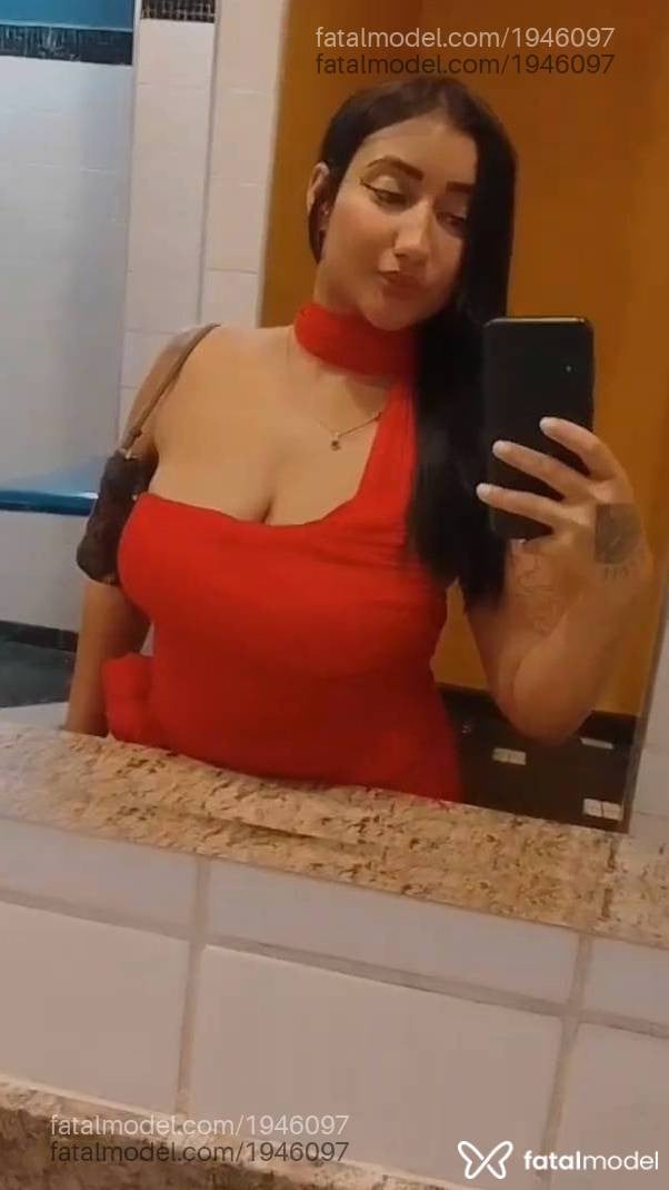 Acompanhante mulher morena (o) de olhos pretos - Mia Liz