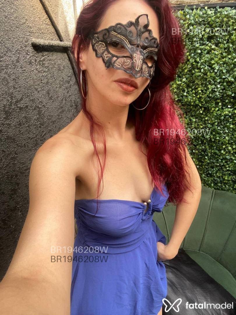 Acompanhante mulher ruiva (o) de olhos castanhos em São Paulo Acompanhante mulher ruiva (o) de olhos castanhos em São Paulo - Maya García