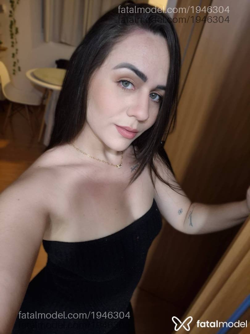 Acompanhante mulher com cabelo castanho de olhos verdes em Goiânia - Larissa Feitosa