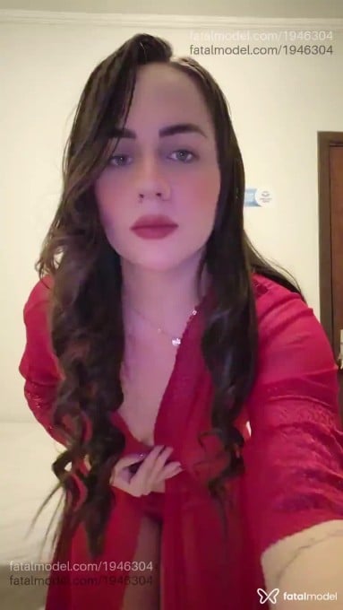Acompanhante mulher com cabelo castanho de olhos verdes em Goiânia - Larissa Feitosa