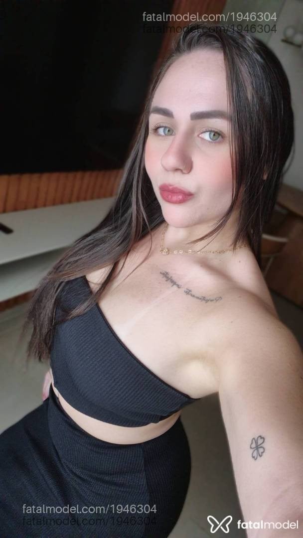 Acompanhante mulher com cabelo castanho de olhos verdes - Larissa Feitosa