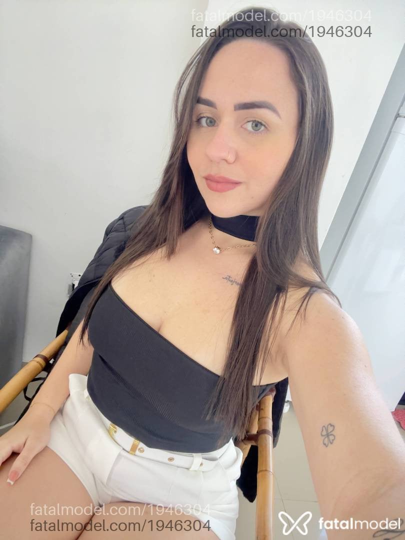 Acompanhante mulher com cabelo castanho de olhos verdes em Goiânia - Larissa Feitosa