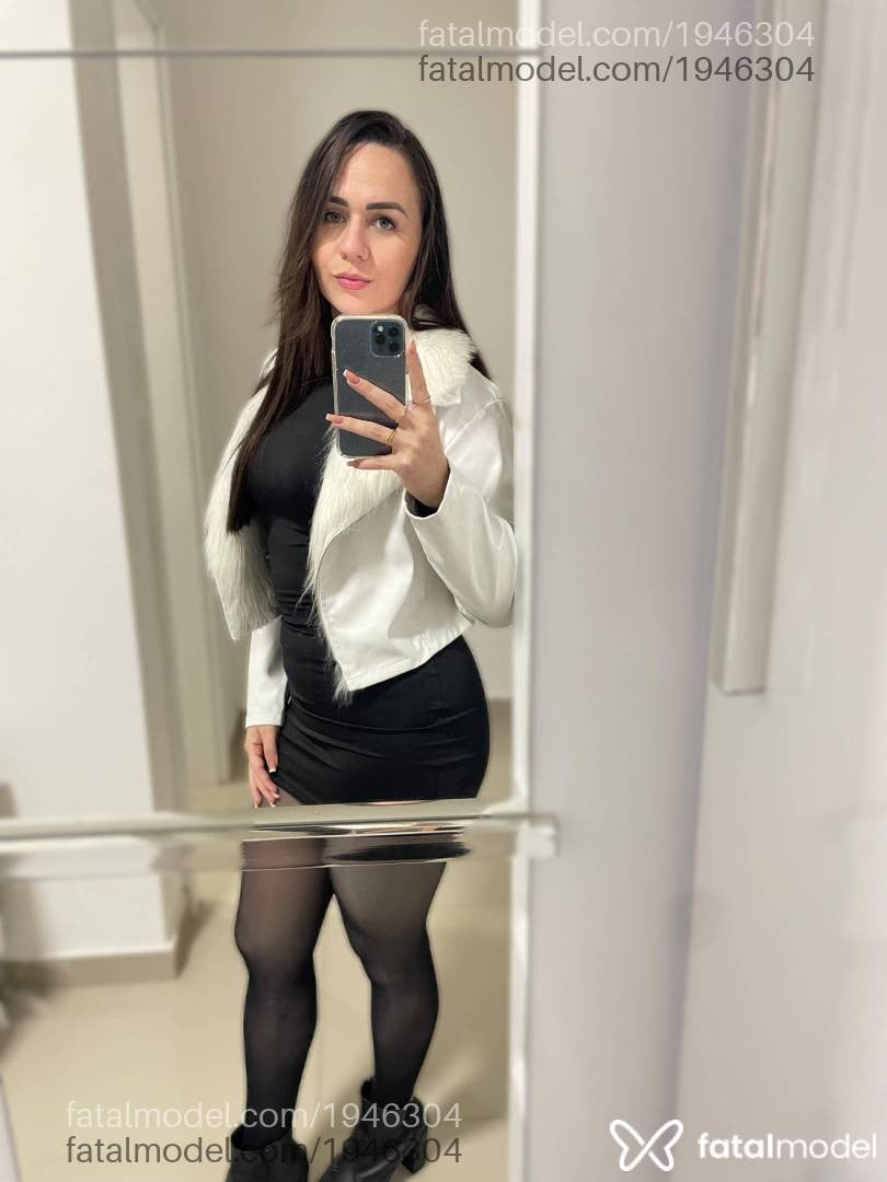 Acompanhante mulher com cabelo castanho de olhos verdes - Larissa Feitosa
