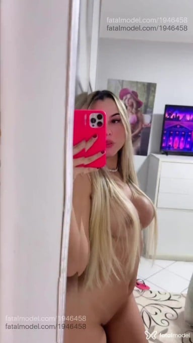 Acompanhante mulher loira (o) de olhos castanhos - Isís Fortune Acompanhante mulher loira (o) de olhos castanhos - Isís Fortune