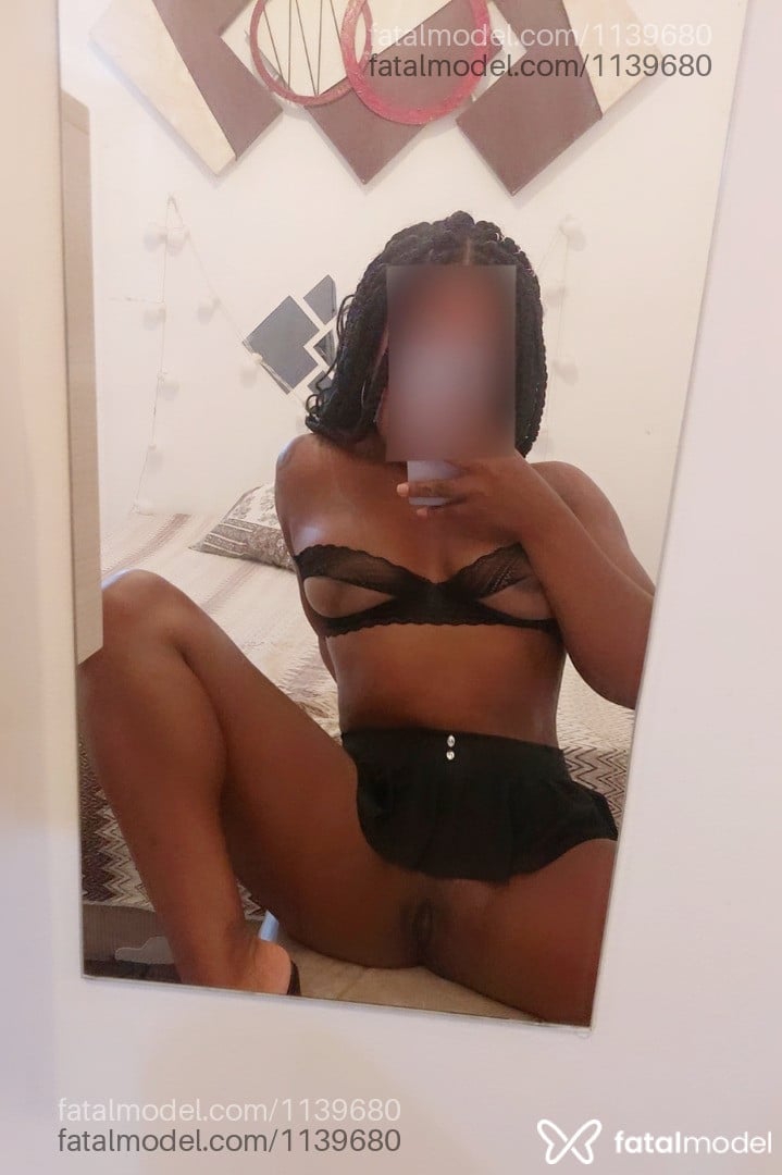 Acompanhante mulher morena (o) de olhos castanhos - Maju Trindade