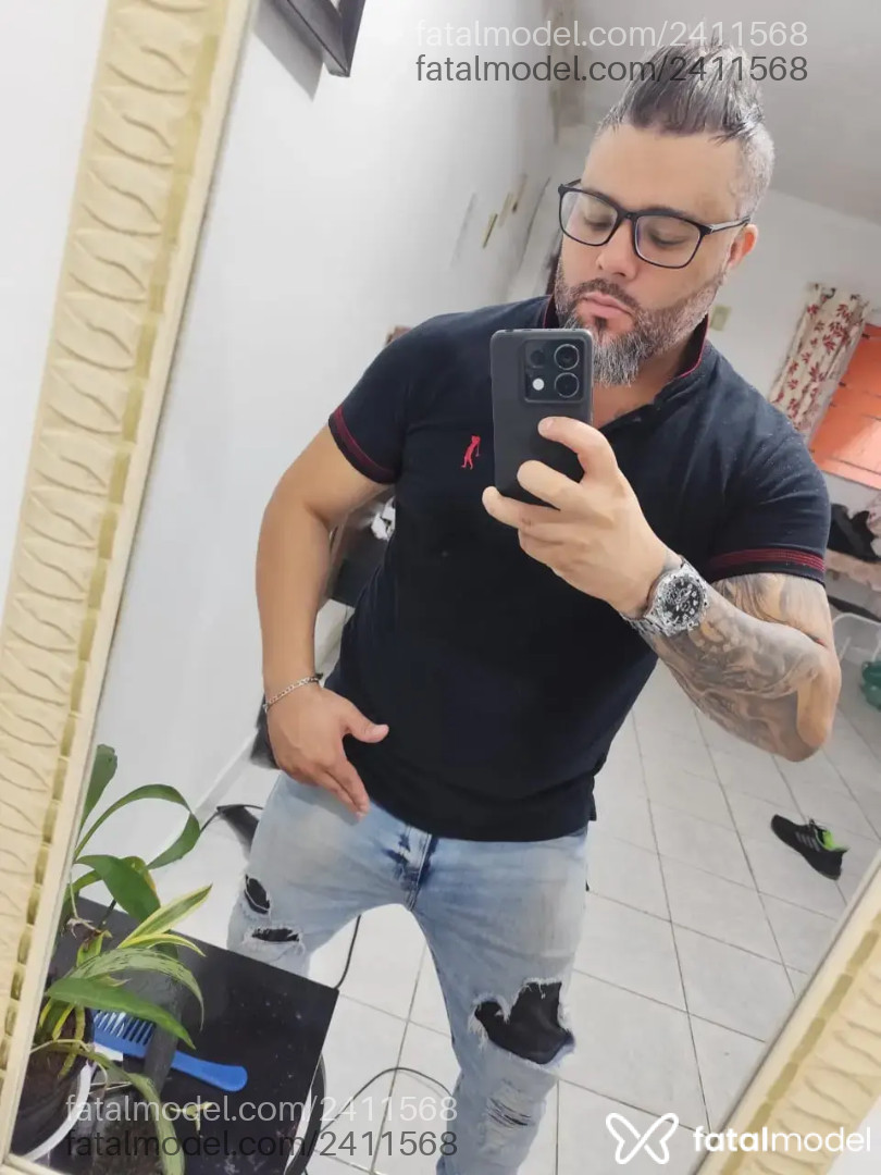 Acompanhante homem com cabelo grisalho de olhos castanhos em São Paulo - Andrey Marcos