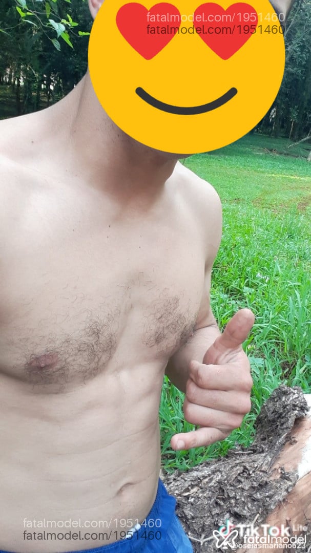 Acompanhante homem com cabelo castanho de olhos castanhos em Lajeado - Pegada