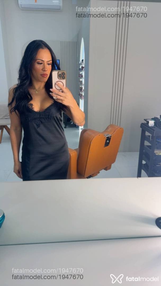 Acompanhante mulher com cabelo castanho de olhos castanhos - Kelly Acompanhante mulher com cabelo castanho de olhos castanhos - Kelly