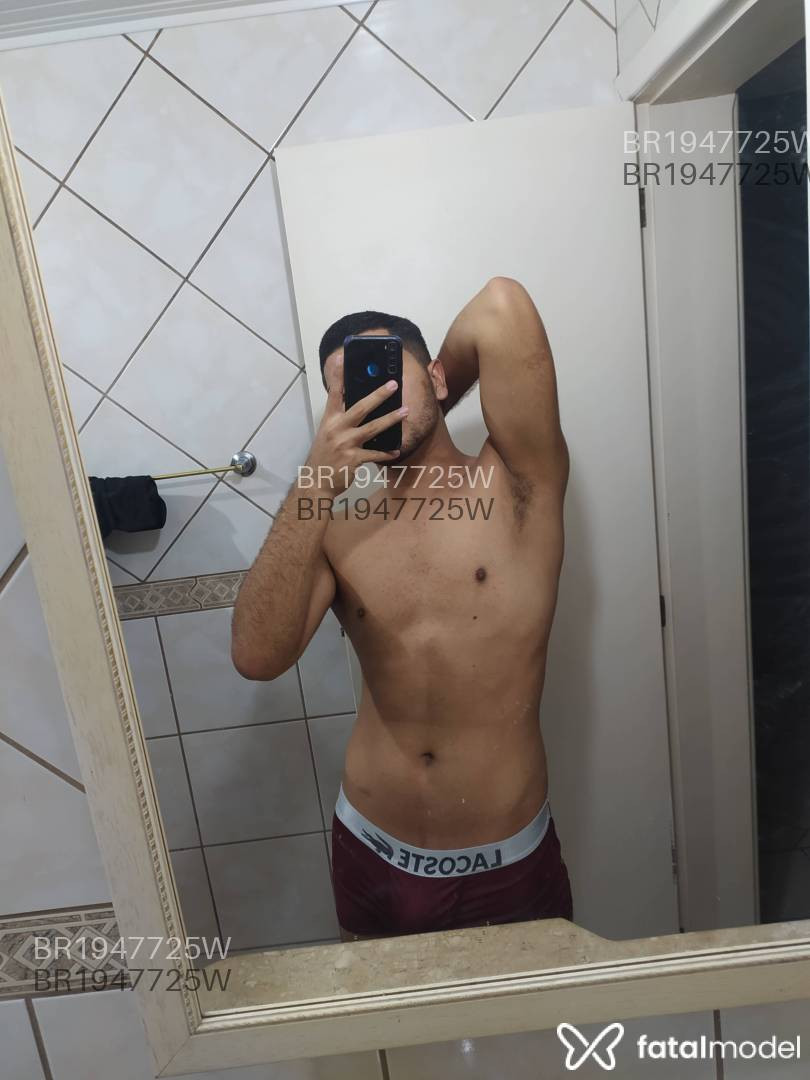Acompanhante homem com cabelo castanho de olhos castanhos em Goiânia - Tobias