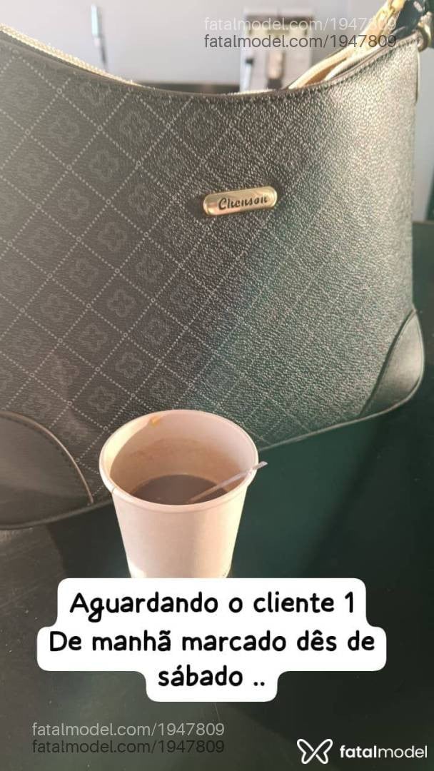 Acompanhante mulher com cabelo castanho de olhos castanhos - Bruninhaasurfis